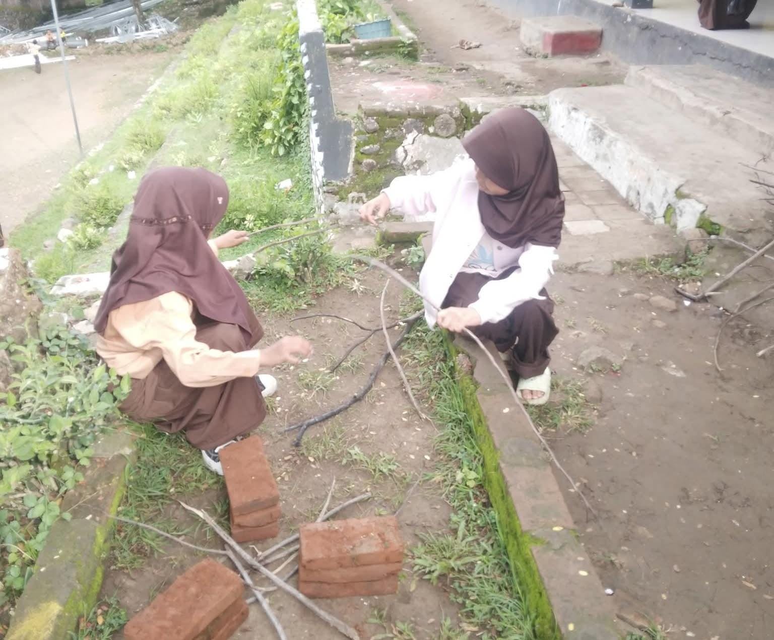 SDN Kampung Melayu I Belajar Praktik untuk Memperdalam Pelajaran