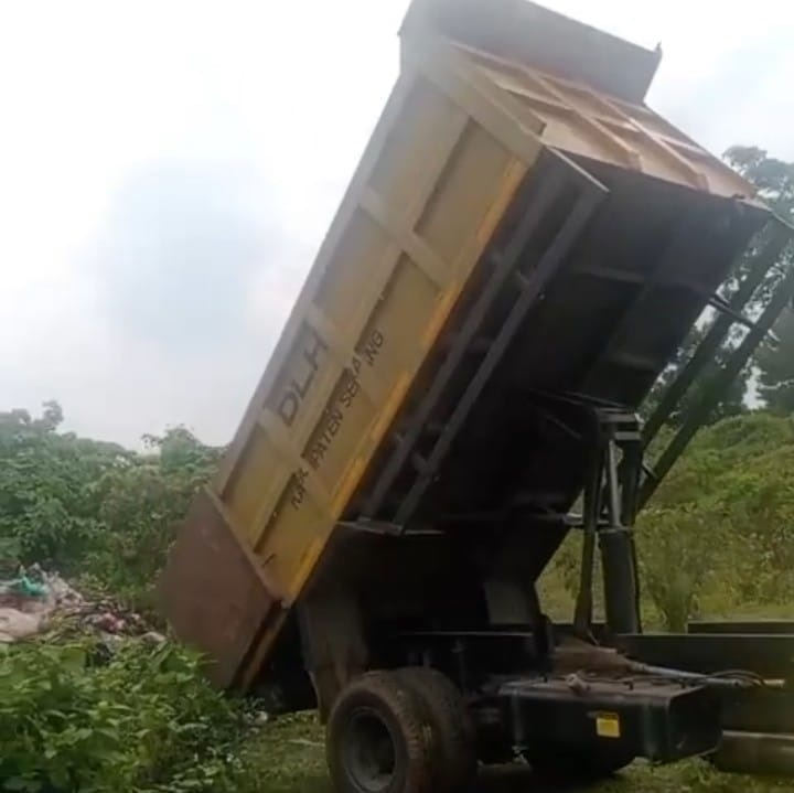 Warga Soal Truk Pemkab Serang Buang Sampah ke Lebak