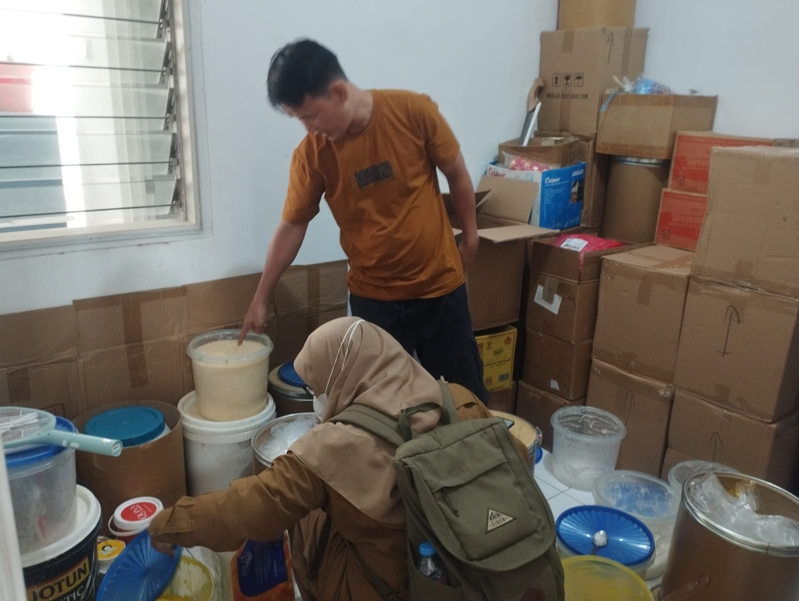 BPOM Gerebek Pabrik Kosmetik Ilegal 