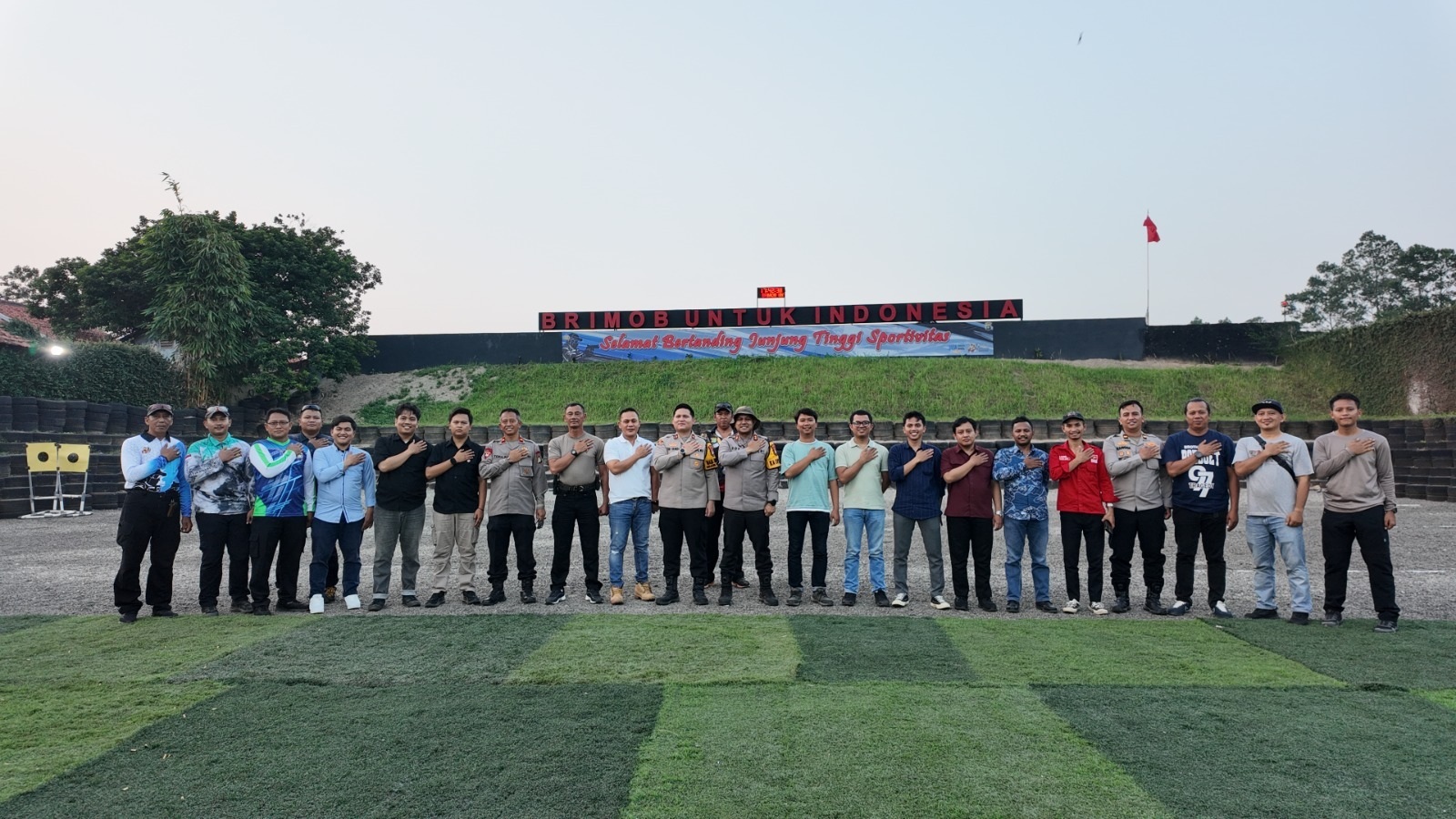 Kapolres Tangsel Ajak OKM Latihan Menembak