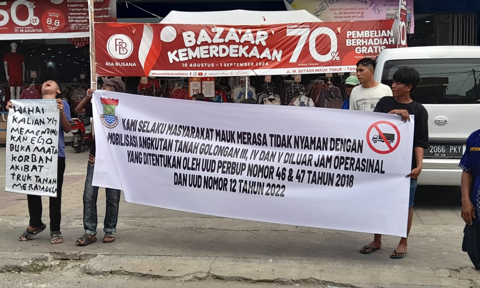 Karang Taruna Mauk Timur Gelar Aksi Penolakan Dump Truk yang Langgar Jam Operasional