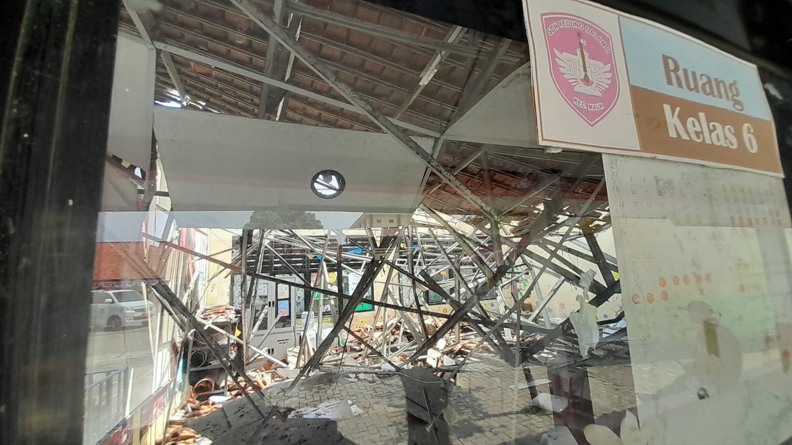 SDN Kedung Dalam 2 Ambruk, 11 Siswa Terluka, Pemkab Langsung Melakukan Perbaikan 