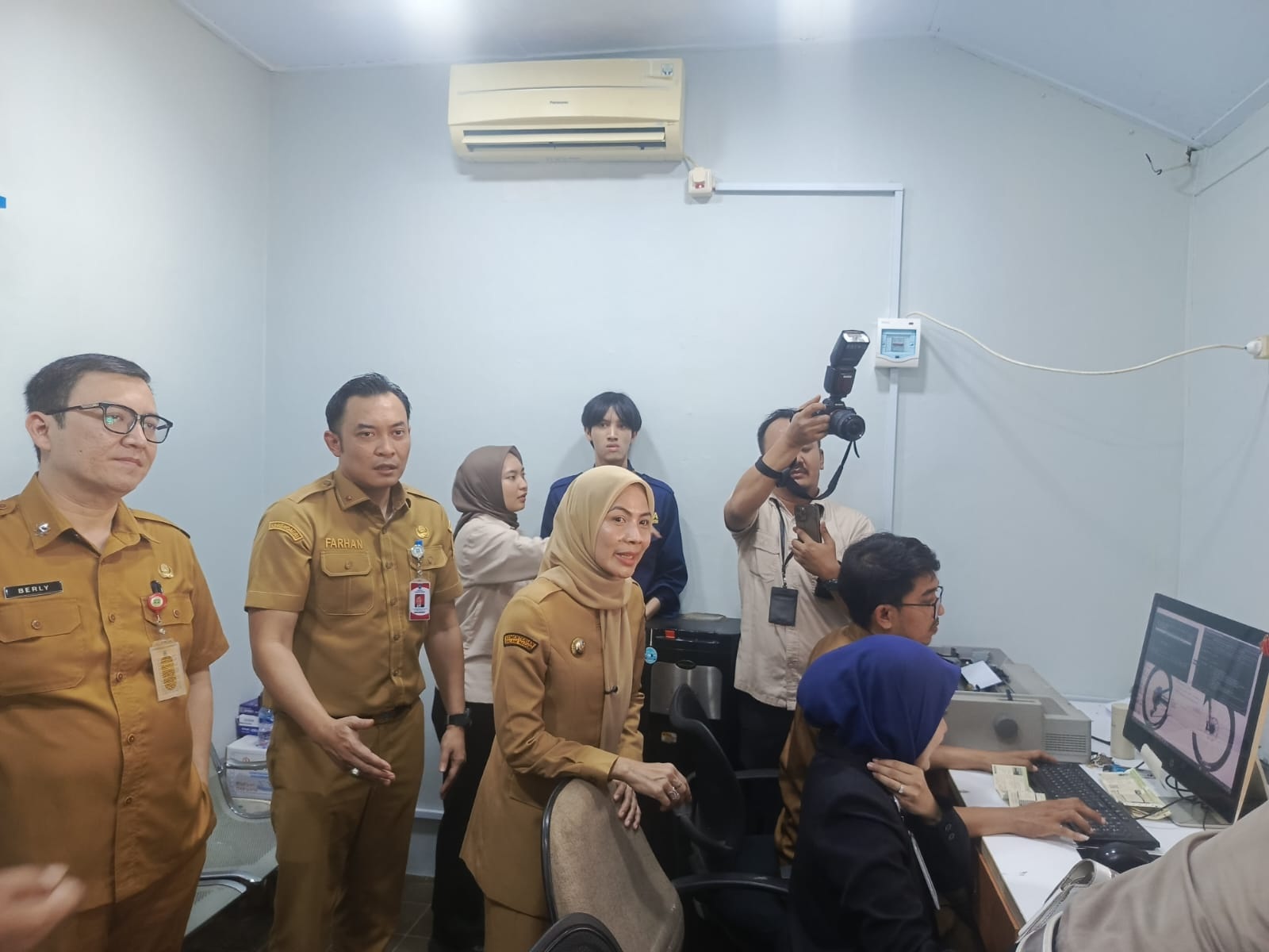 Bupati Zakiyah Ingatkan Petugas Samsat Jangan Pungli