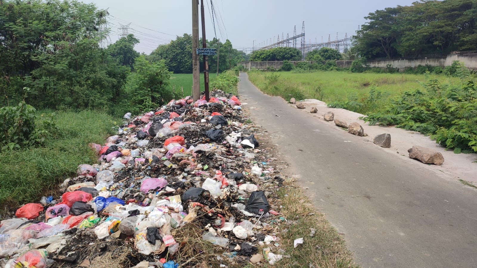 Sampah Liar Menumpuk, Warga Kasemen Resah