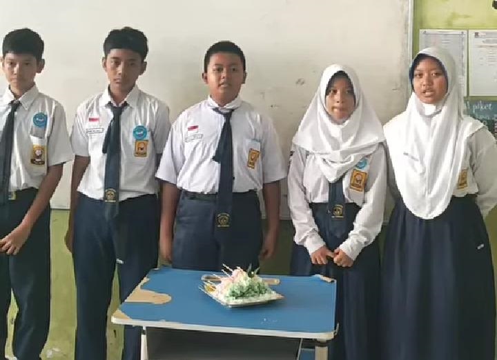 Siswa SMPN 2 Pagedangan Dikenalkan Masakan Tradisional