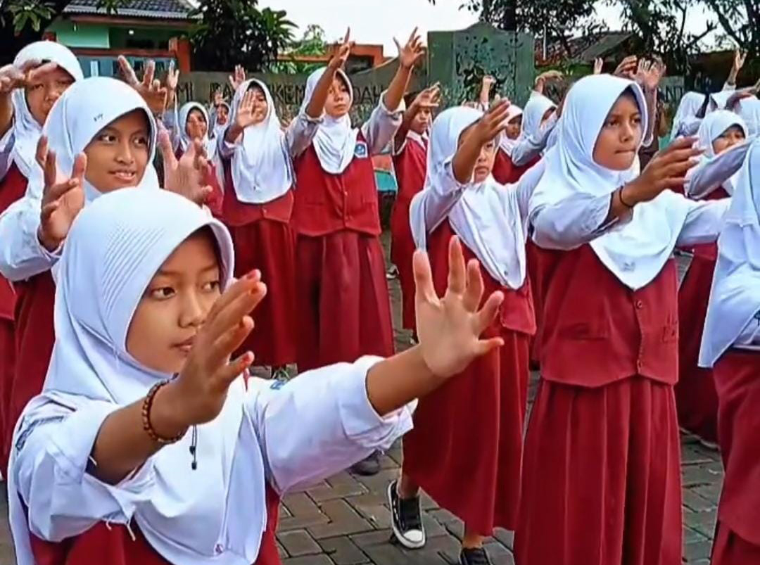 SDN Pasar Kemis IV Rutin Lakukan Senam Bersama 
