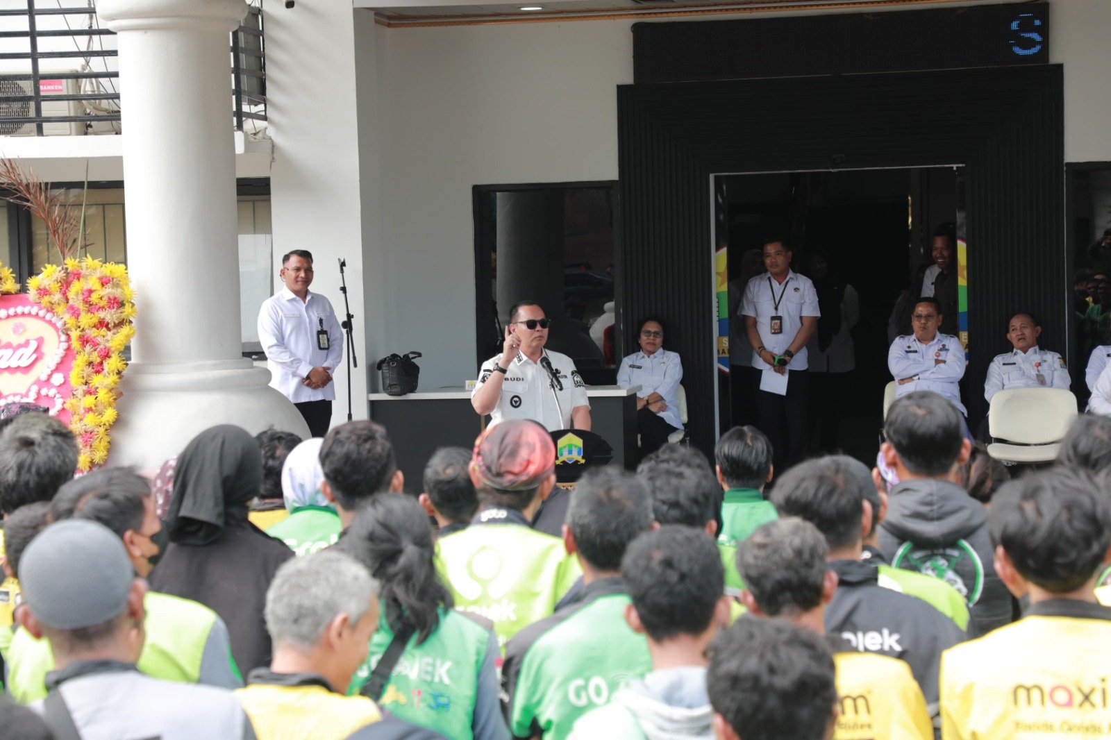 Budi Soroti Data Bansos Bermasalah, Ratusan Ojol Langsung Diberikan Bantuan