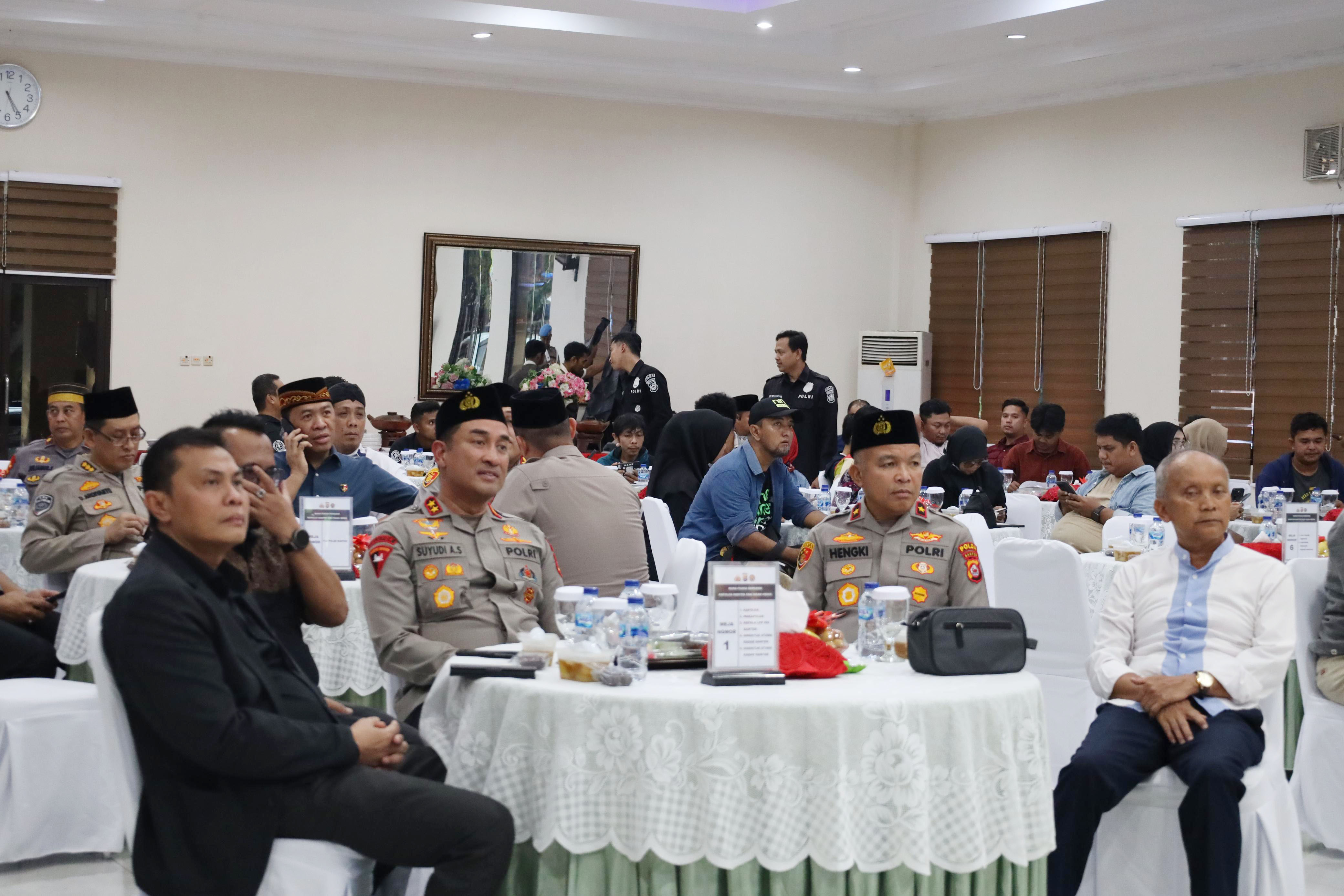 Polda Banten Ikuti Zoom Meeting dan Buka Bersama Kapolri dengan Insan Media