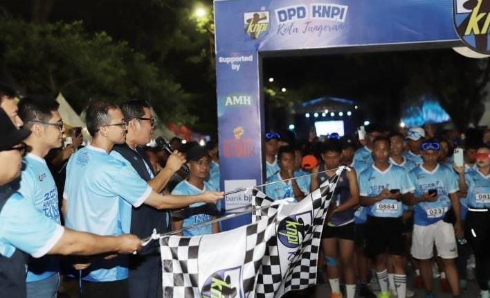 Ribuan Pelari Ramaikan KNPI Colour Night Run 