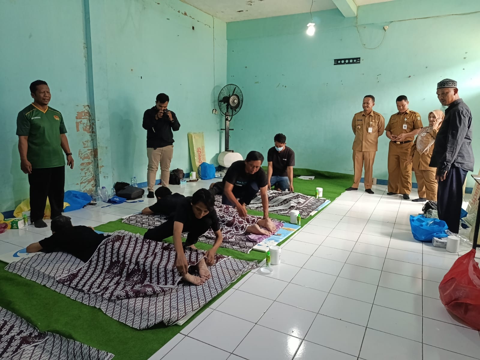 Dinsos Kota Tangerang Bekali Warga Keterampilan Pijat 