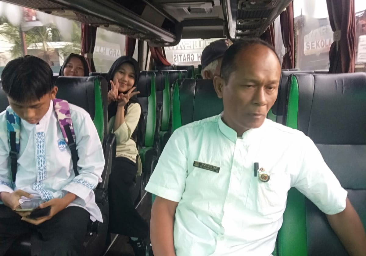 Program Bus Sekolah Gratis, Berjalan Lancar, Warga Curug Antusias