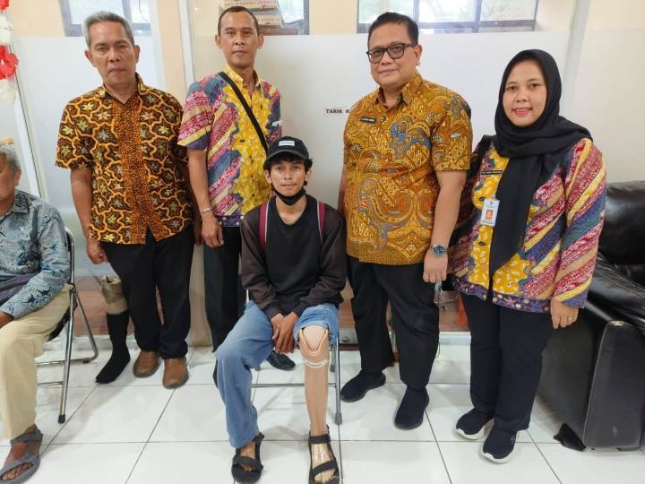 Dinsos Kota Tangerang Fasilitasi Pemasangan Kaki Palsu untuk Disabilitas