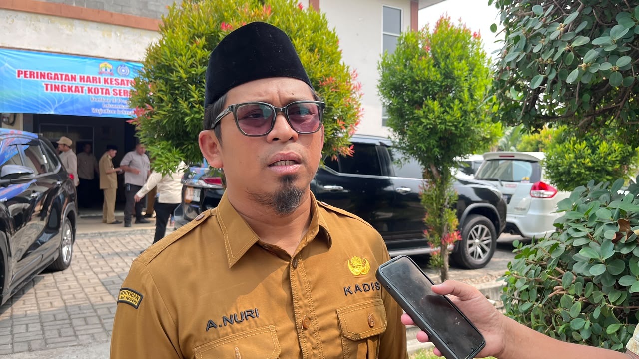 Dindikbud Ancam Copot Kepsek Jika Wajibkan Siswa Beli Seragam