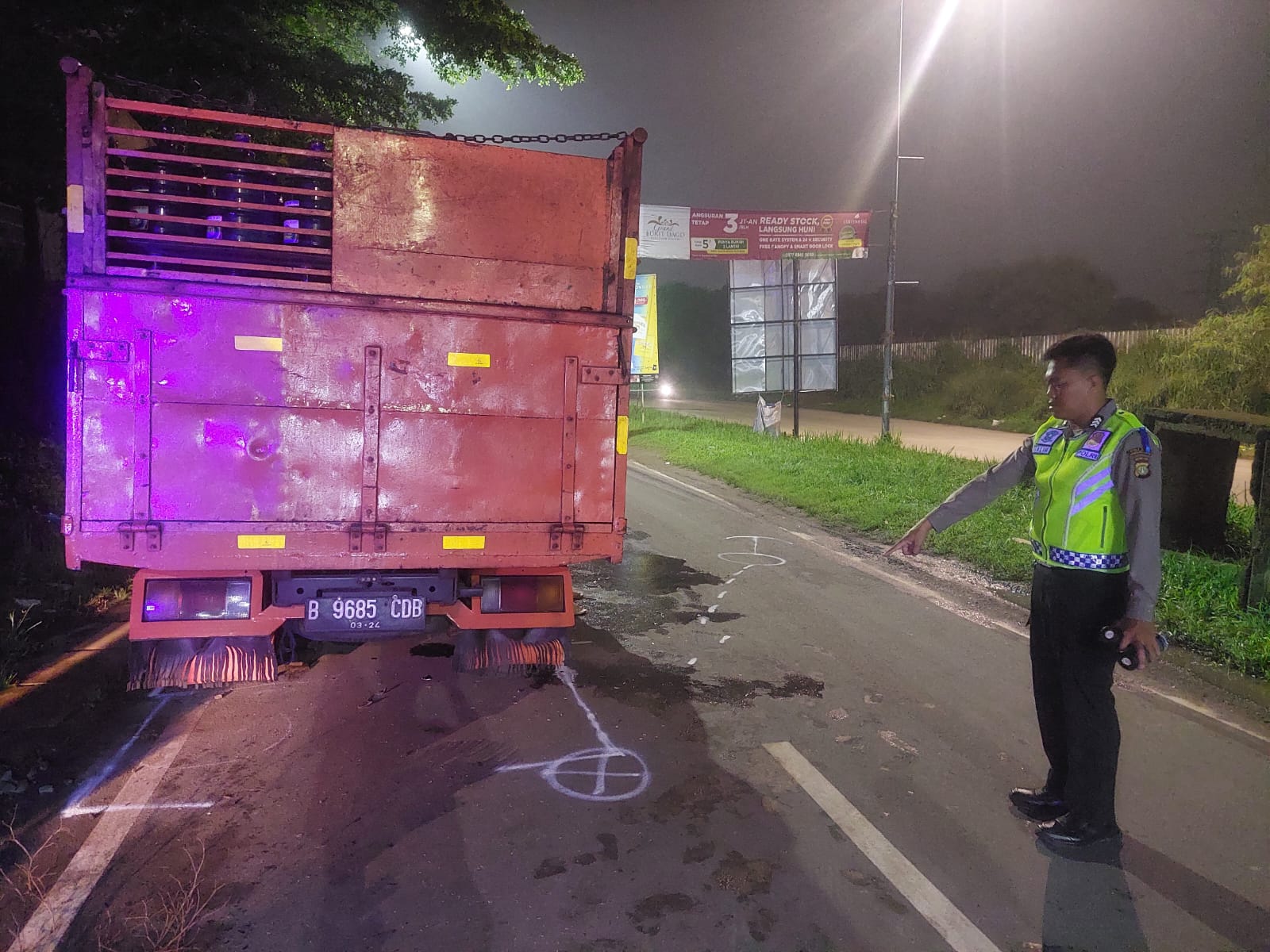 Tabrak Truk Lagi Berhenti Pemotor Tewas di Serpong