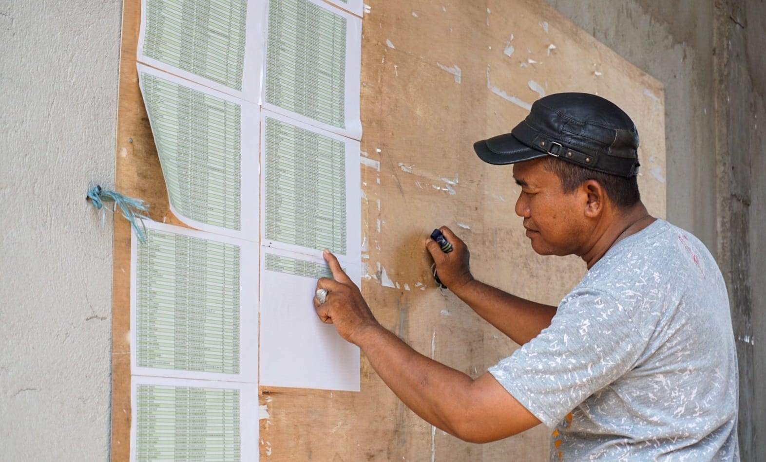 Kades Kosambi Buka Data Penerima Bansos