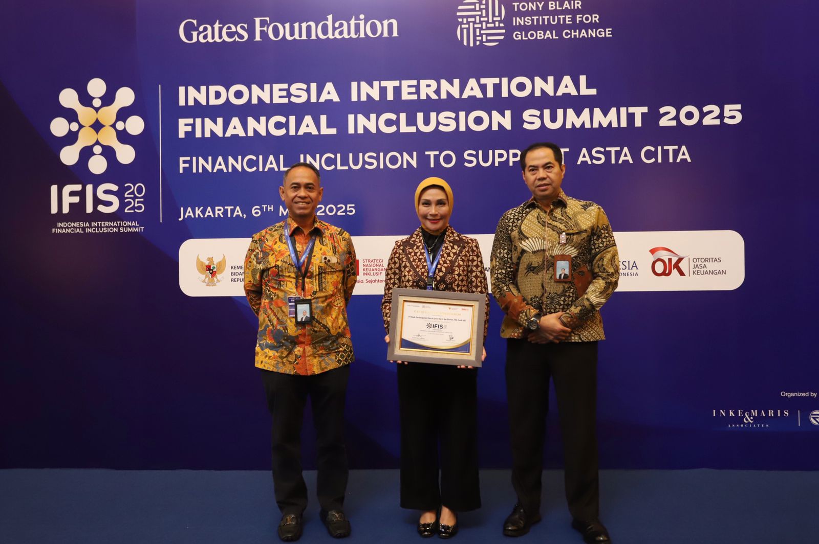 bank bjb Dukung dan Sukseskan IFIS 2025, Terima Penghargaan DNKI atas Percepatan Inklusi Keuangan Nasional