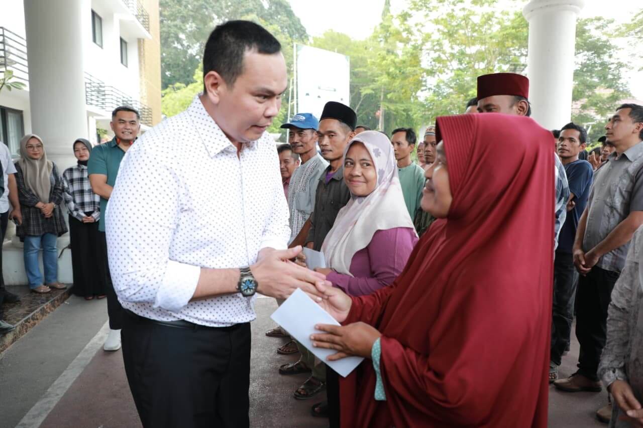 Pemkot Serang Salurkan Bantuan Modal untuk Pedagang Kecil