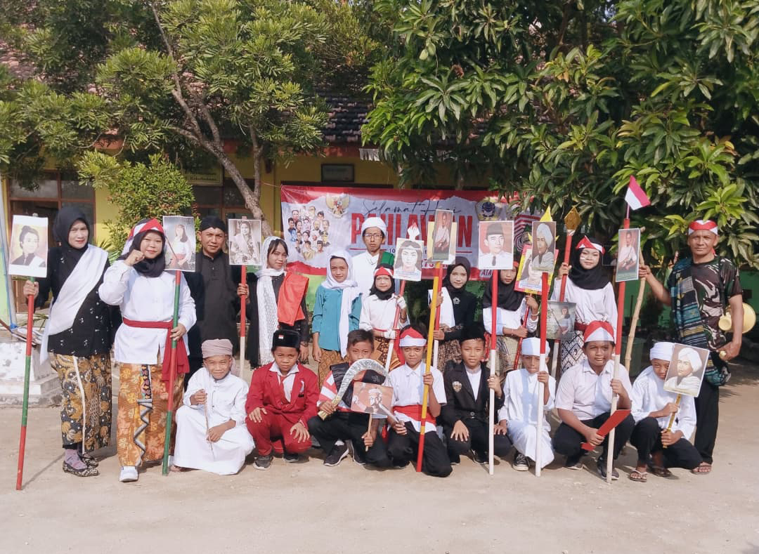 Meriahkan Hari Pahlawan Nasional, Guru dan Siswa SDN Manis Jaya Kompak Kenakan Kostum Para Pahlawan 