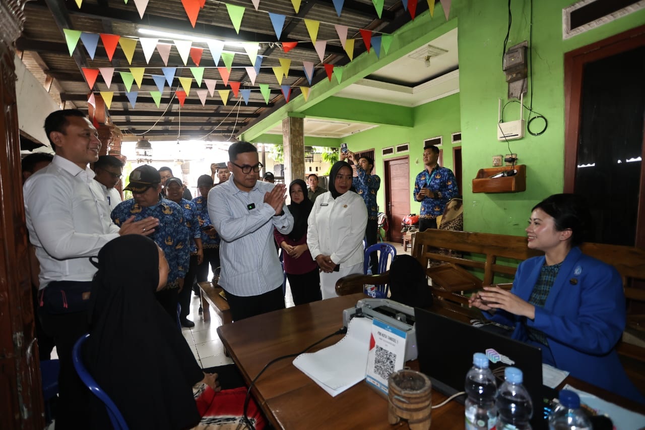 Pentungan Bapenda Raup Rp2,8 Miliar, Tim Masuk ke Gang-Gang, Disambut Antusias