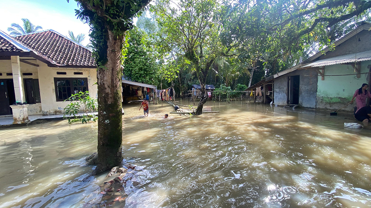 Banjir, Aktivitas Warga Wanasalam Lumpuh