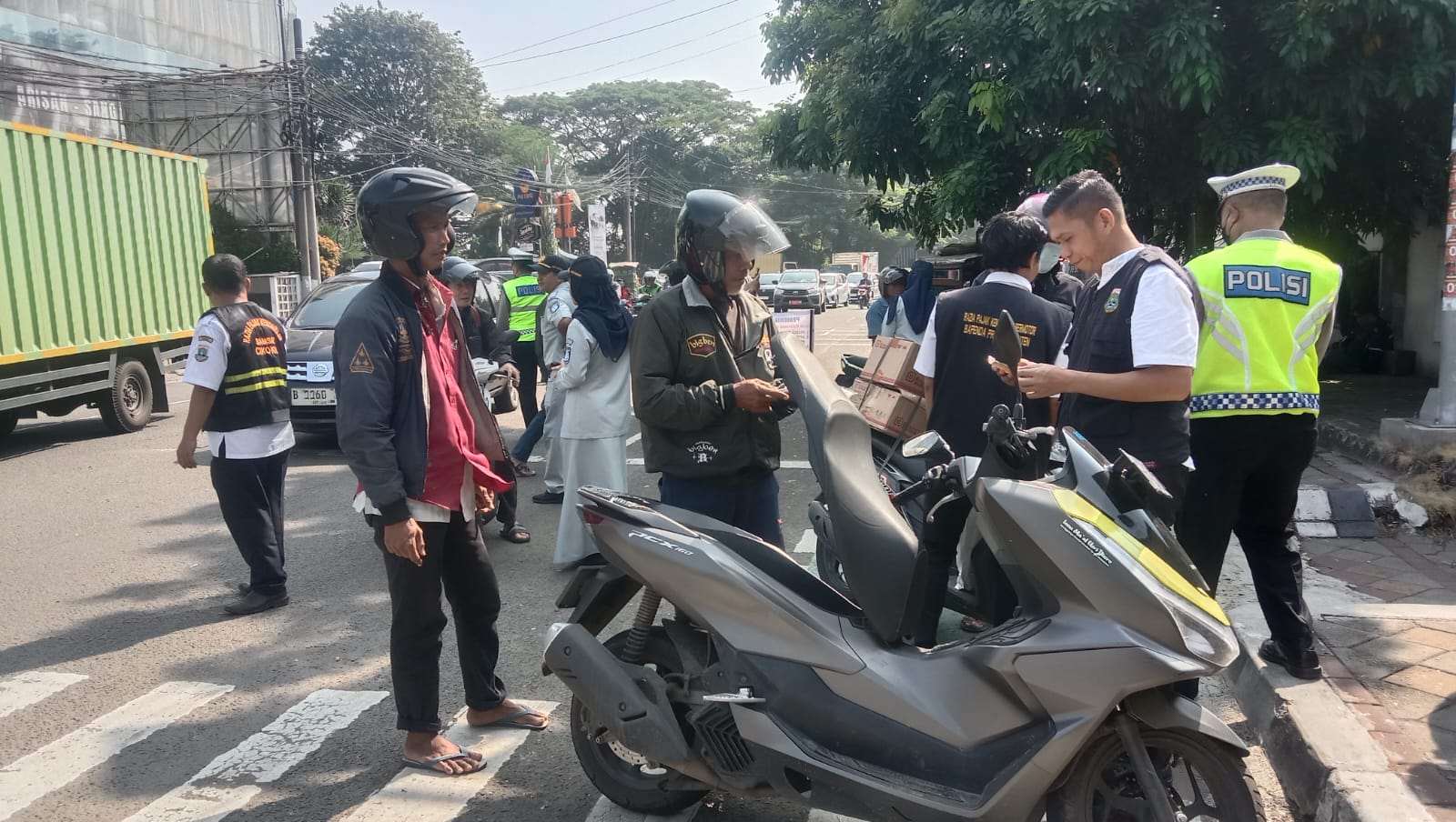 Tingkatkan PAD, Samsat Cikokol Gelar Razia PKB