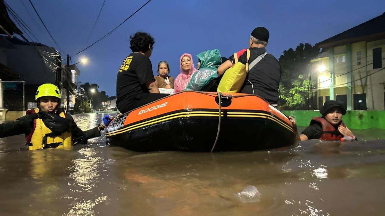 Hujan Semalaman, Delapan Titik di Kota Tangsel Banjir