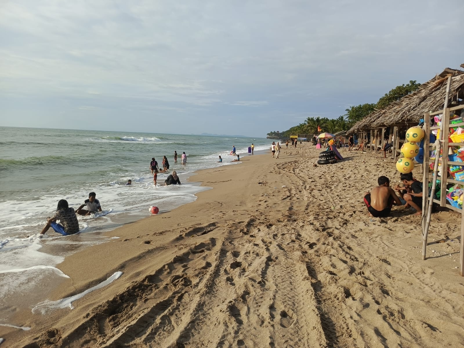 Pengelola Pantai Menjerit