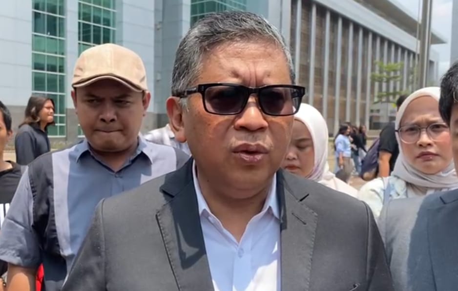 Isu Dinasti Terus Hantam Airin-Ade, Hasto PDIP: Kalau Diserang Itu Kuat