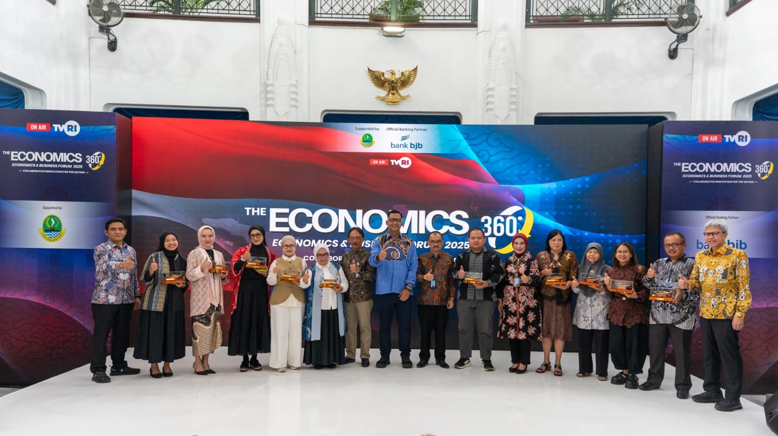 Bank bjb Dukung Economics 350° dan UMKM Binaan Raih Penghargaan