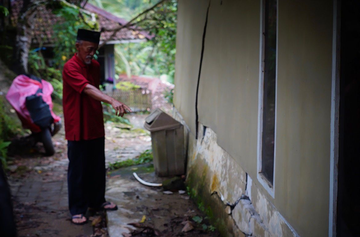 Relokasi Korban Bencana Tanah Bergerak Tak Pasti