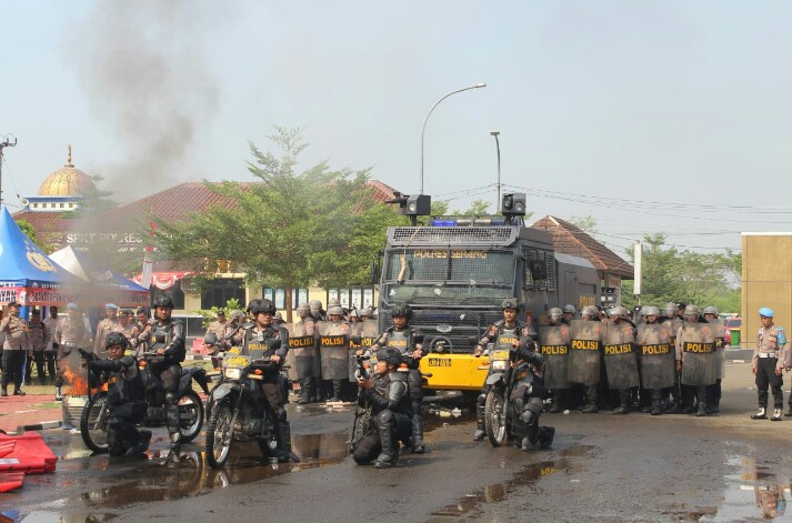 Mapolres Serang Digeruduk Massa dalam Simulasi Pengamanan Pilkada