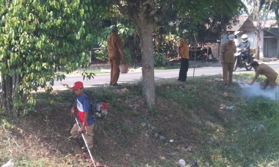 Desa Patrasana Gelar Kerja Bakti Rutin sebagai Wujud Kepedulian Warga Terhadap Lingkungan