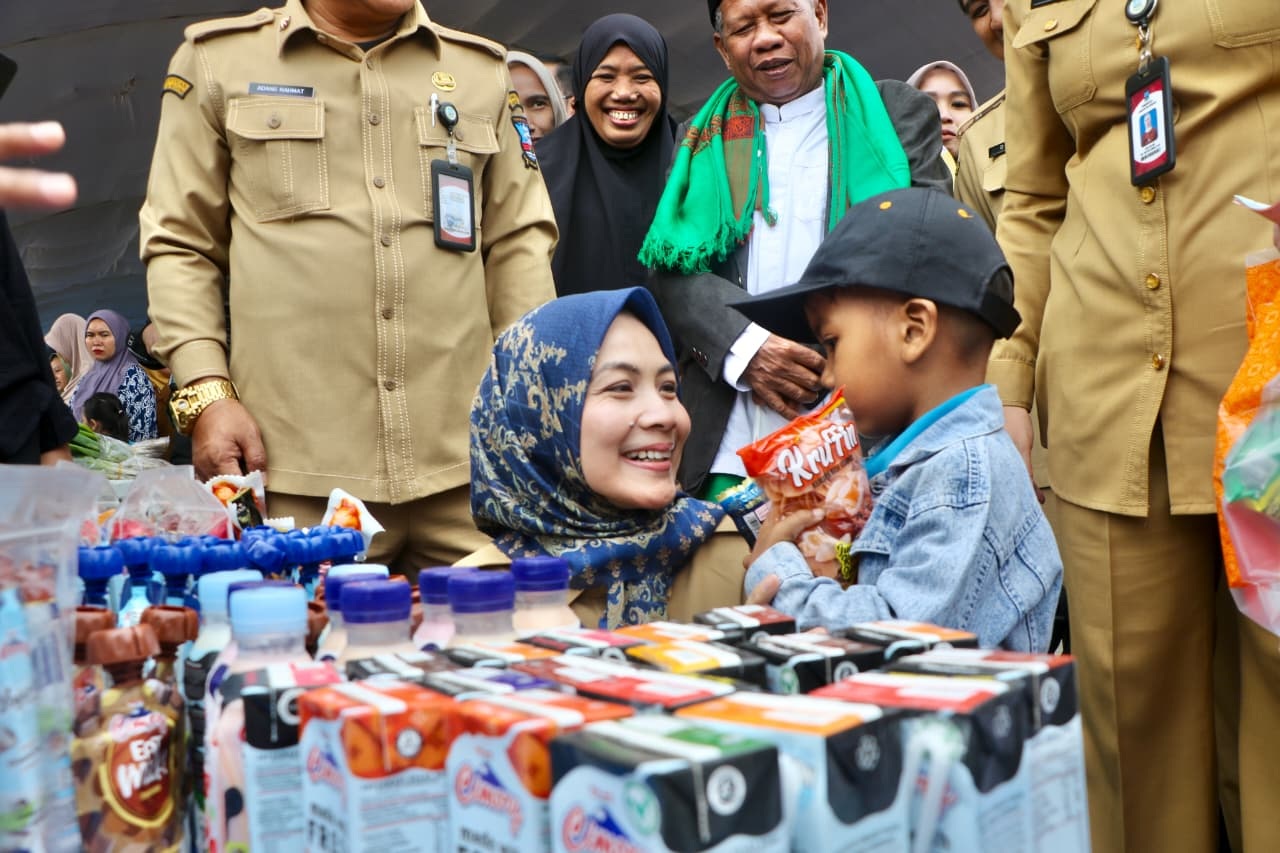 Emak-emak Serbu Bazar Ramadan