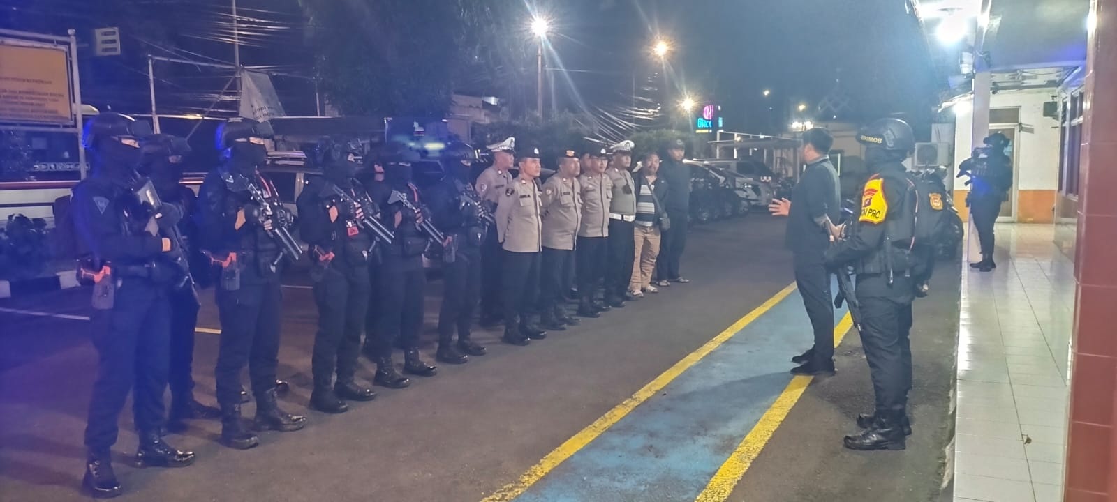 Tekan Kejahatan Jalanan, Polsek Ciptim Gandeng Brimob 
