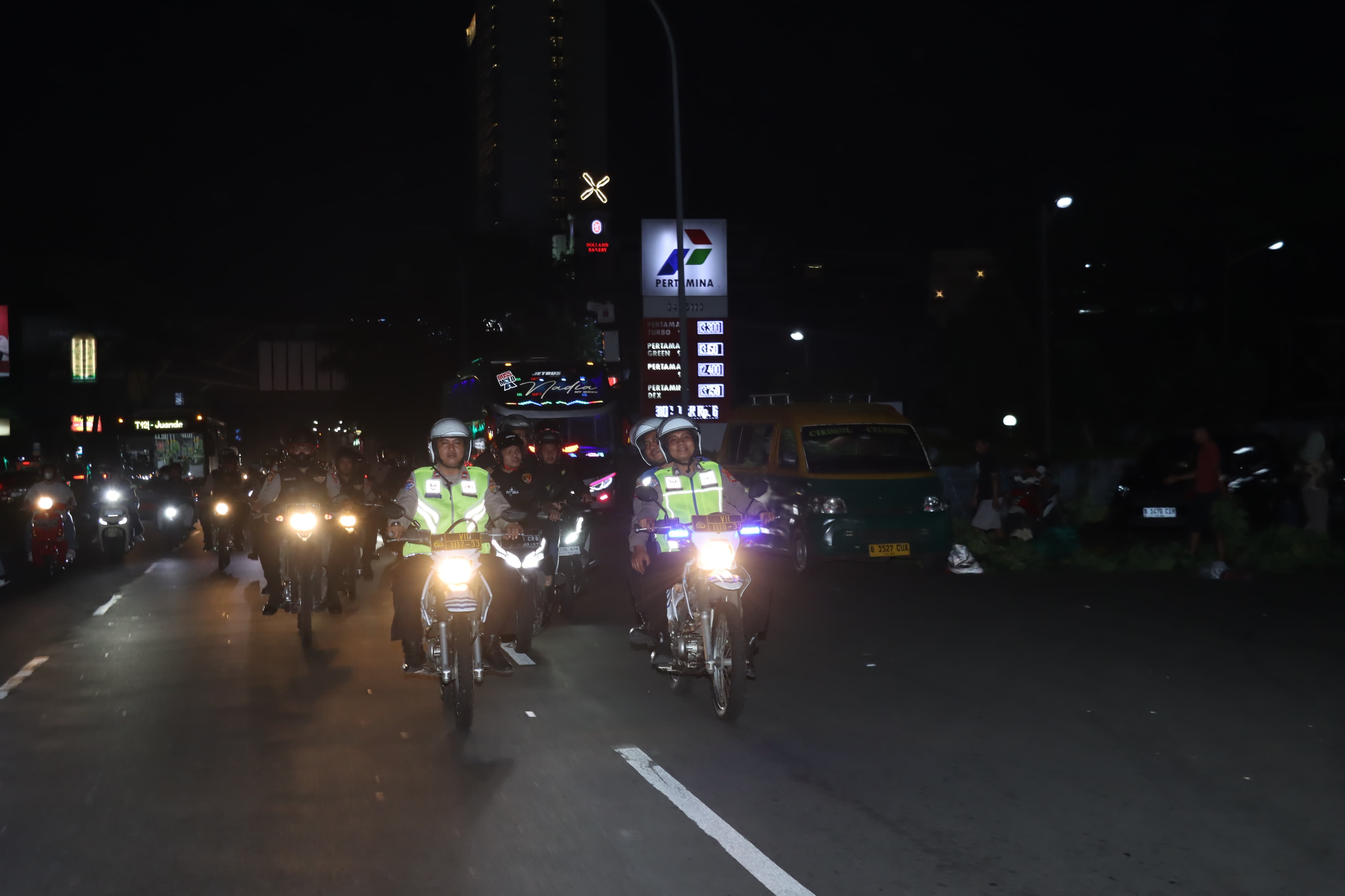 Kapolres Pimpin Patroli Gunakan Motor Antisipasi Premanisme