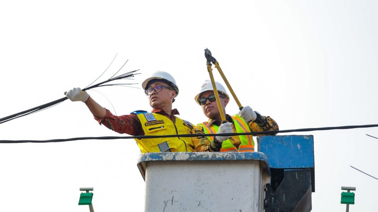Pemkot Tangsel Tertibkan Kabel Fiber Optik Ilegal