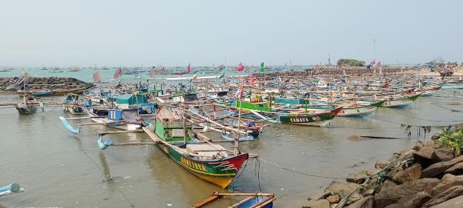 Gelombang Tinggi Terjang Laut Selatan Lebak, Nelayan Diminta Waspada