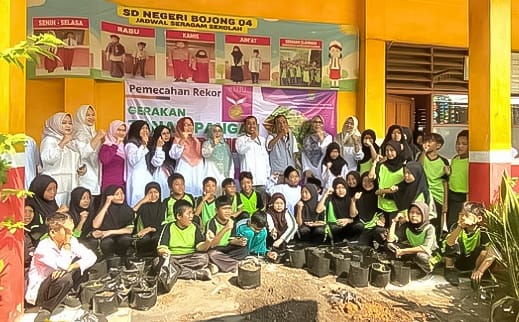 Bantuan Bibit Tanaman Cepat Panen Bermanfaat Bagi SDN Bojong 4 