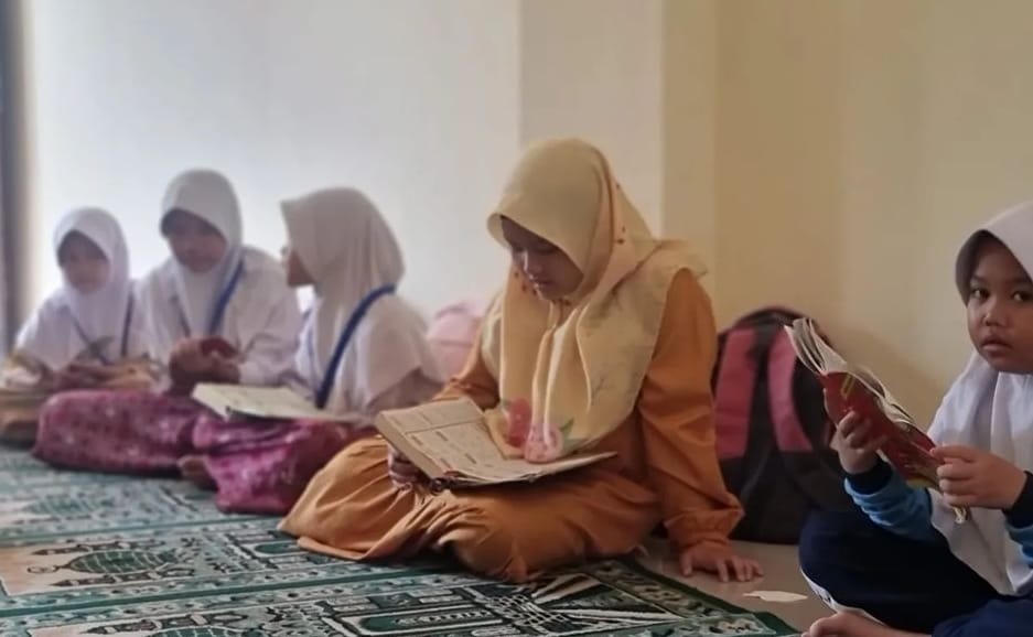 Program Baca Al-Qur'an Terus di Patenkan SDN Curug III 