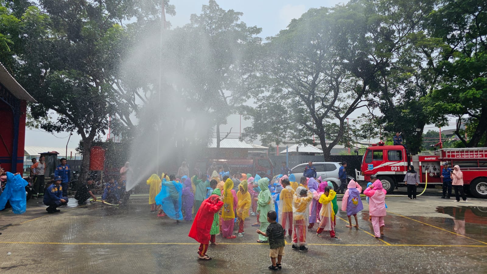 Puluhan Murid TK Kunjungi Damkar Tangerang Selatan