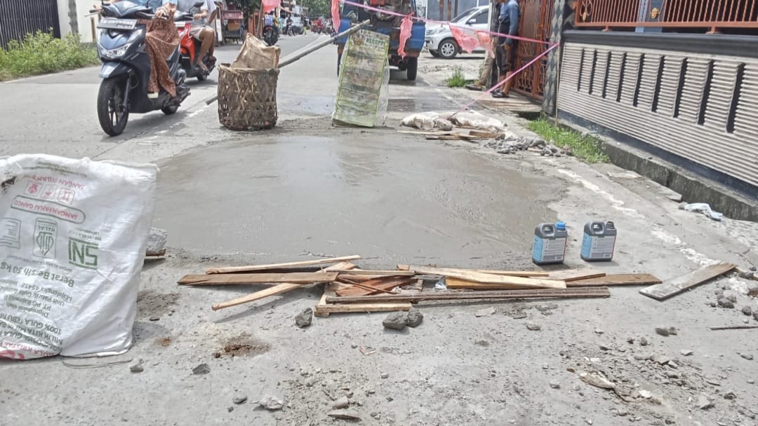 DBMSDA Kabupaten Tangerang Tangani Darurat Lubang Manhole Amblas