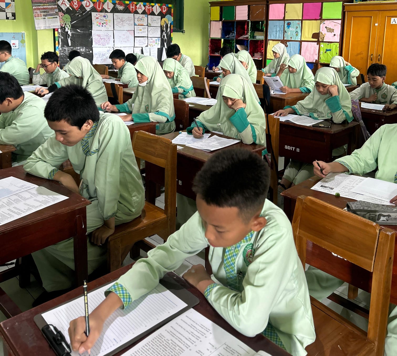 Tanamkan Pendidikan Spritualit, Ajak Siswa Salat Duha Sebelum Ujian