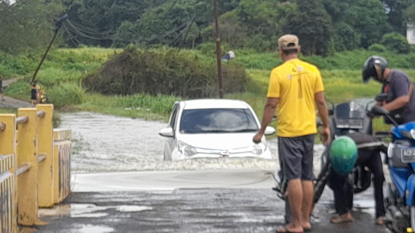 Jalan Desa Jambu Karya Terendam Banjir, Banyak Motor Mogok