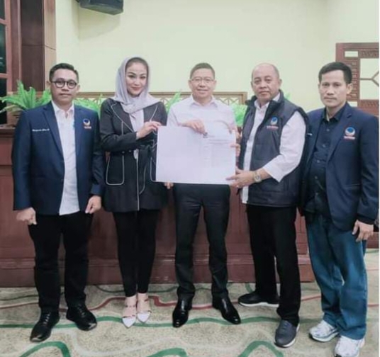 Dede Supriyadi Gandeng Artis Virnie Ismail Maju Di Pilkada Lebak 2024