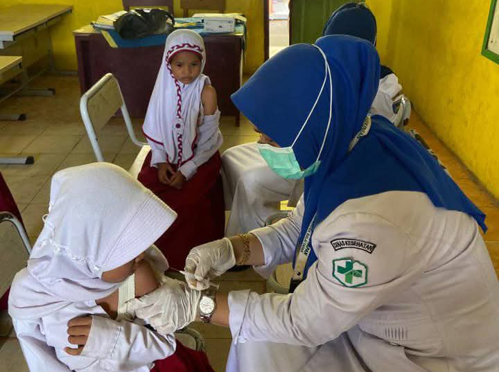 SDN Karawaci 13 Jaga Kesehatan, Siswa Dapat Imunisasi