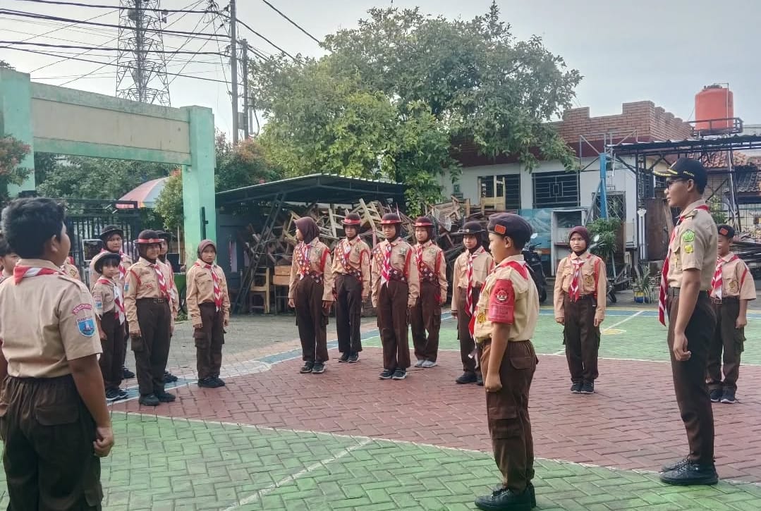 Pramuka SDN Kampung Melayu I Dilatih Pioneer Scout