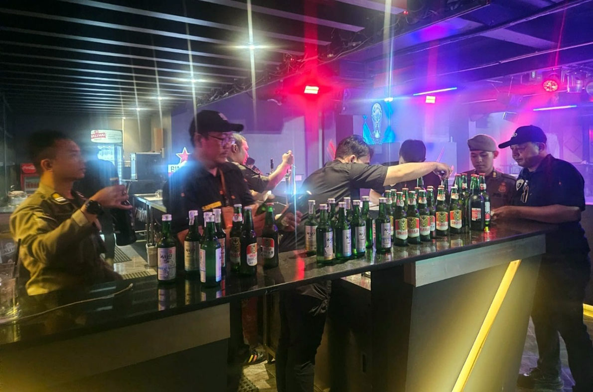 Terciduk Jajakan Minol, Warung Jamu dan Karaoke Disegel