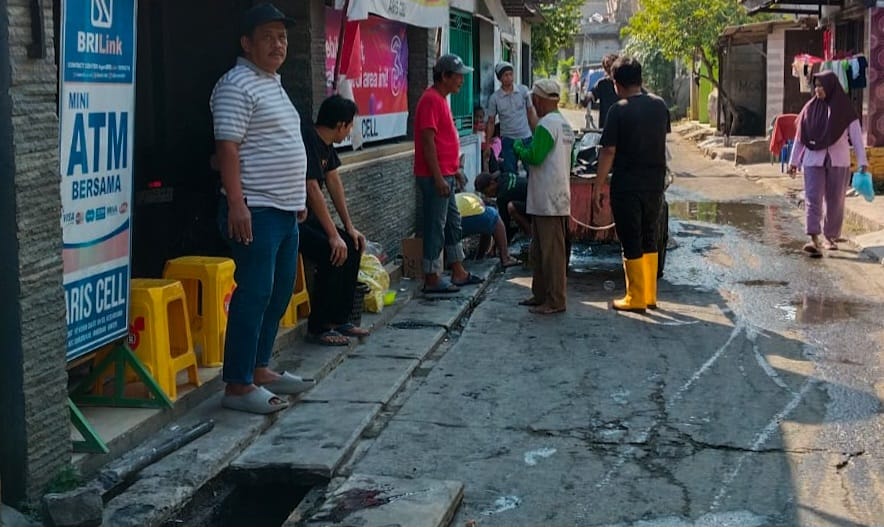  Antisipasi Banjir dan DBD, Kades Kosambi Tantang Warga Kerja Bakti