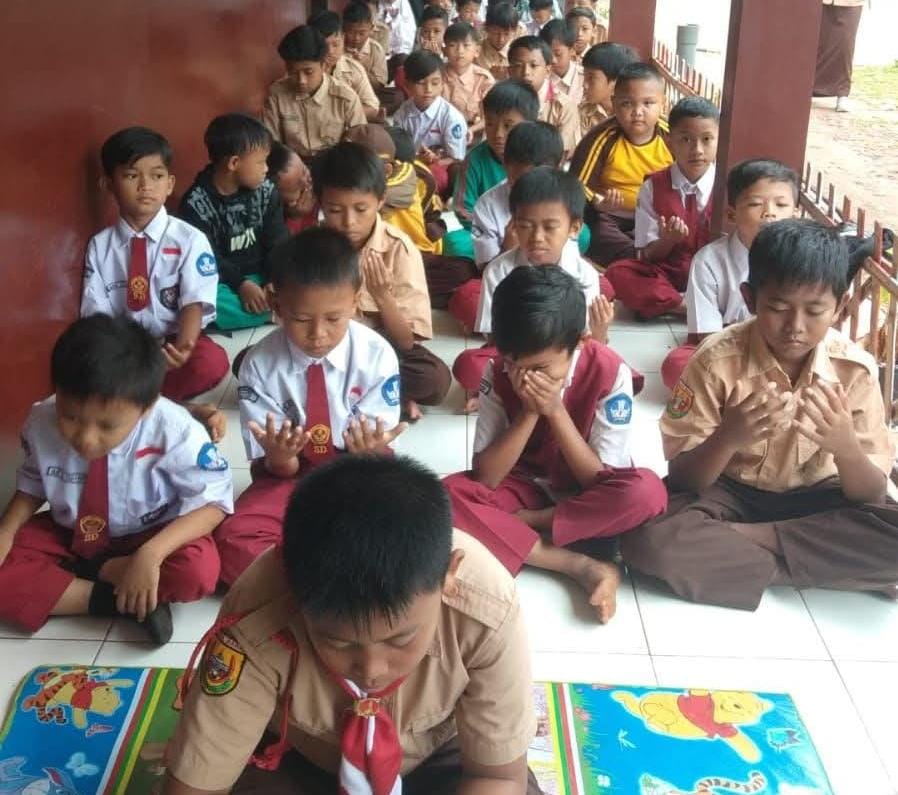 SDN I Legok Tingkatkan Sikap Religius Siswa
