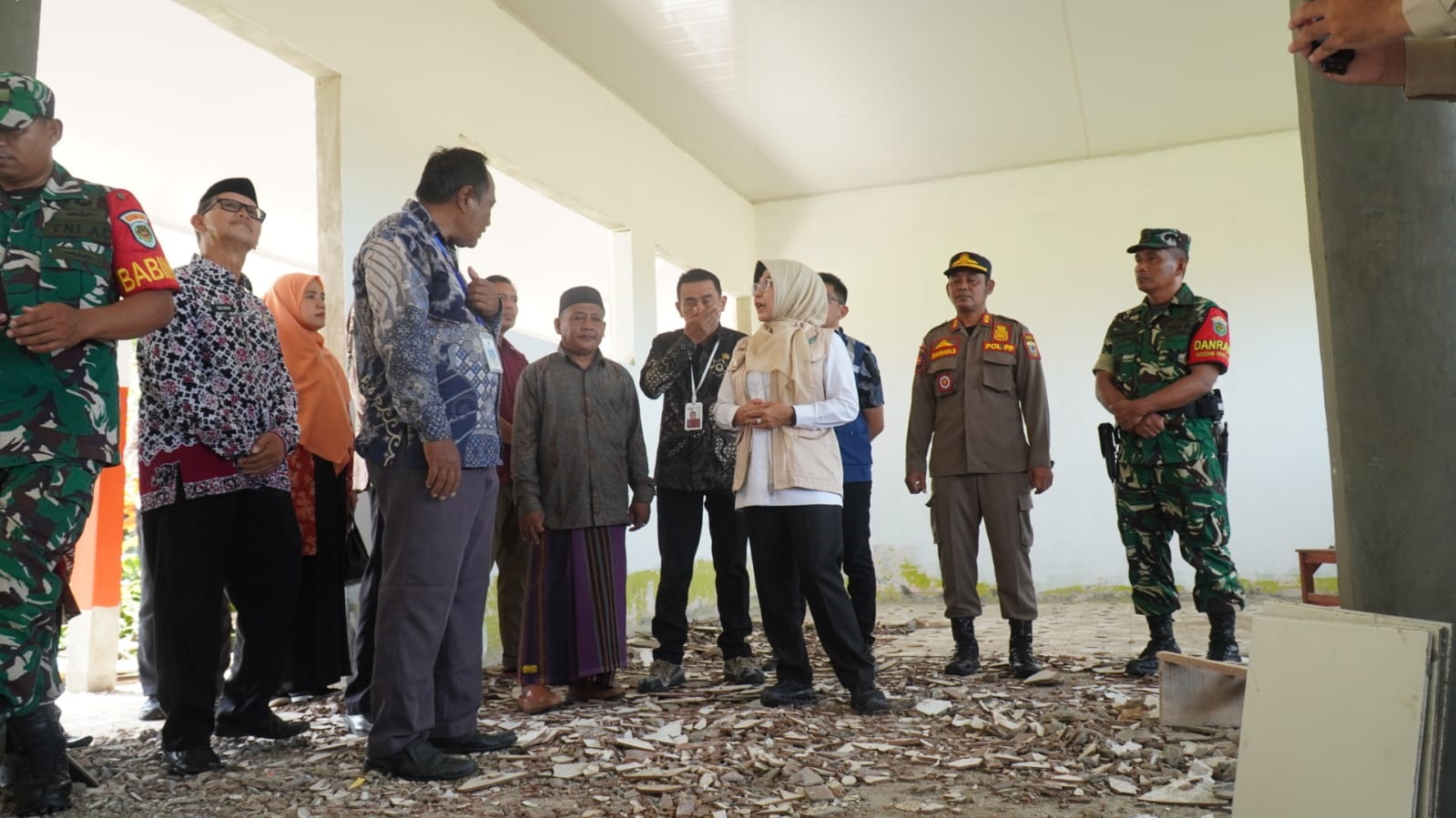 Bupati Dewi Minta Revitalisasi Sekolah Sesuai Standar